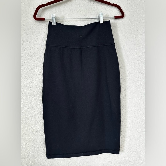 Lululemom Slim-Fit High-Rise Skirt Size S 4-6 - Picture 5 of 9